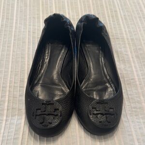 Tory Burch Black Leather Flats with Logo Emblem